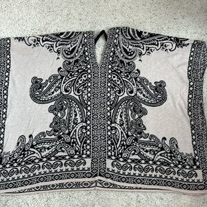 Sweater Shrug in black and creams